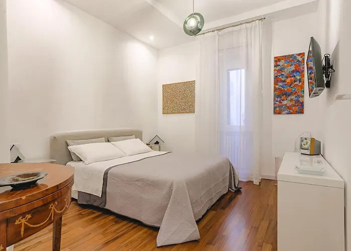 Romantic Historic Home, Piazza Navona- Piano2roma Daire