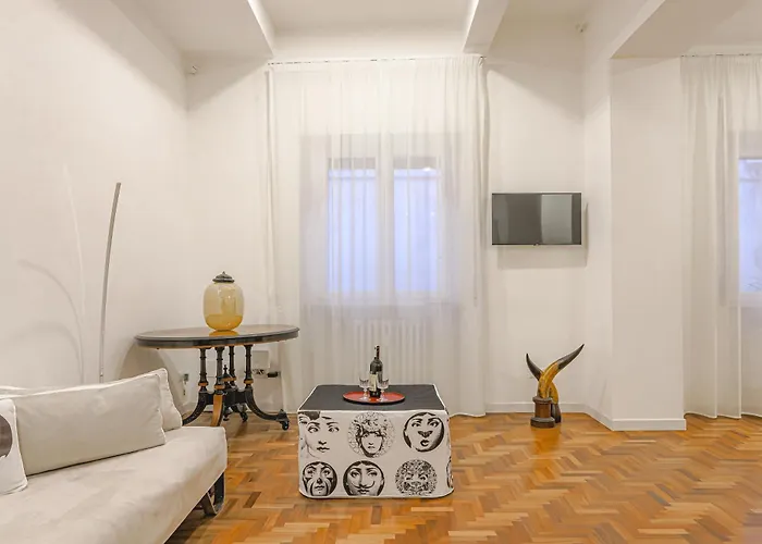 Daire Romantic Historic Home, Piazza Navona- Piano2roma