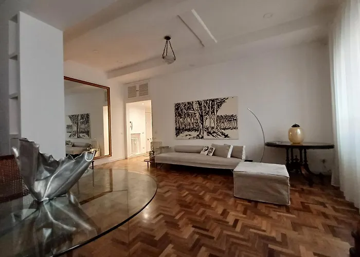Romantic Historic Home, Piazza Navona- Piano2roma Daire *