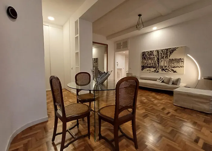 Romantic Historic Home, Piazza Navona- Piano2roma Daire *